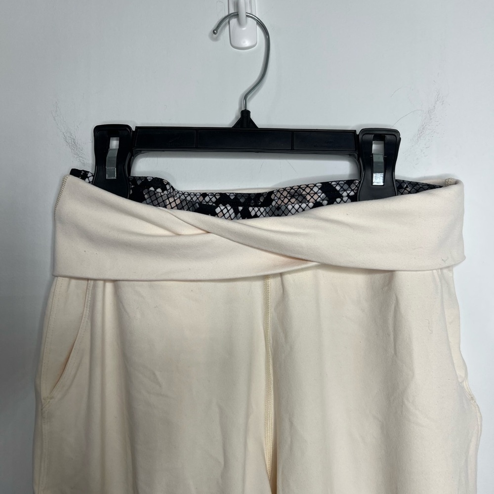Lululemon Sunset Salutation Crop leggings - Picture 5 of 6
